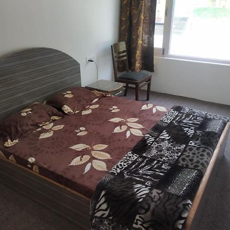 The Ile Hotel Srinagar  Bagian luar foto