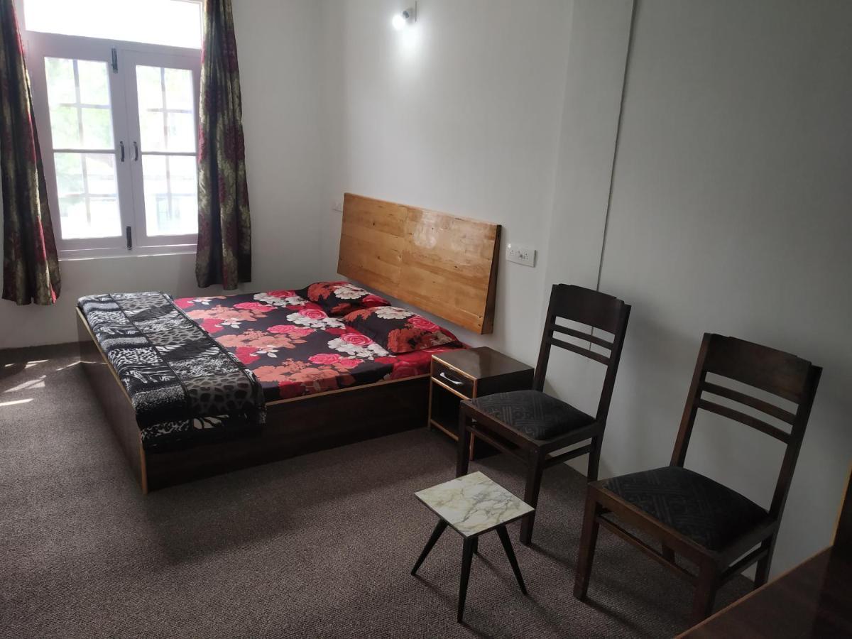 The Ile Hotel Srinagar  Bagian luar foto