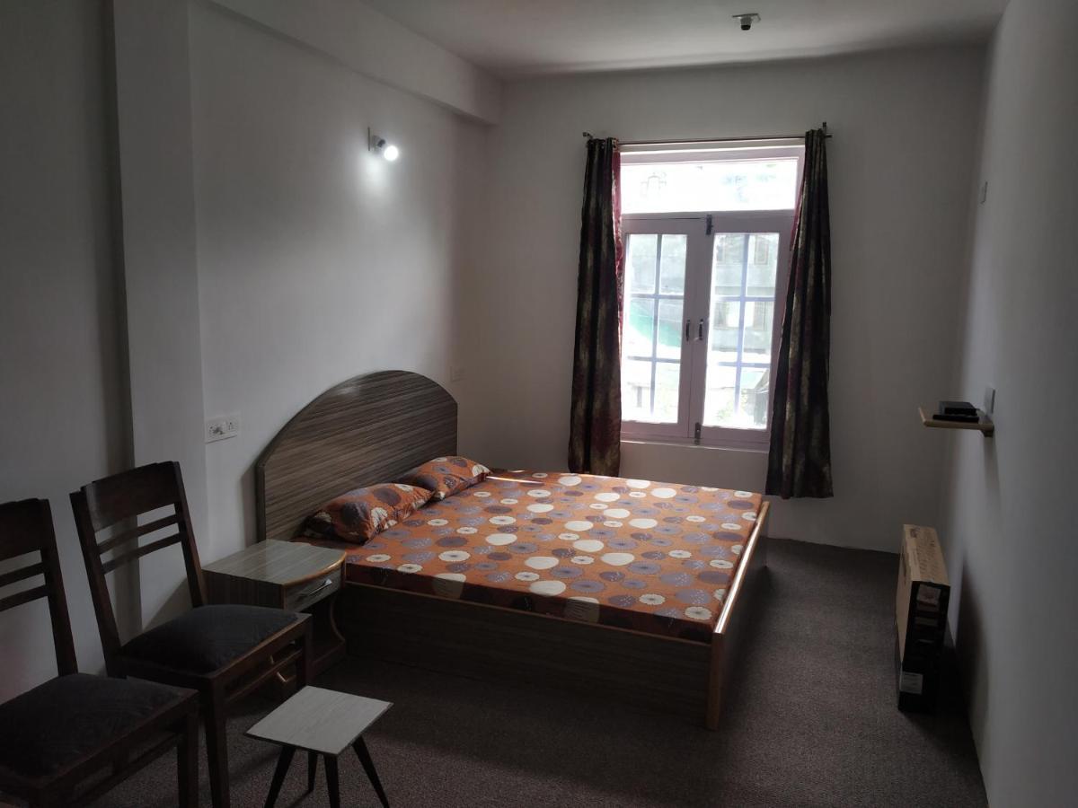 The Ile Hotel Srinagar  Bagian luar foto