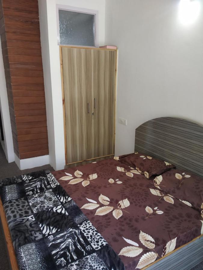 The Ile Hotel Srinagar  Bagian luar foto