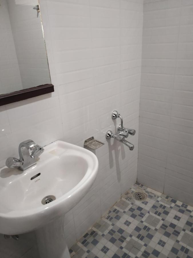 The Ile Hotel Srinagar  Bagian luar foto