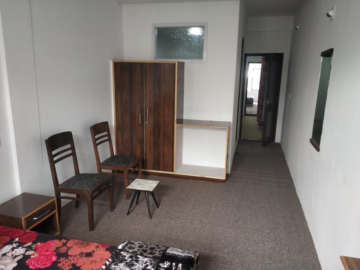 The Ile Hotel Srinagar  Bagian luar foto
