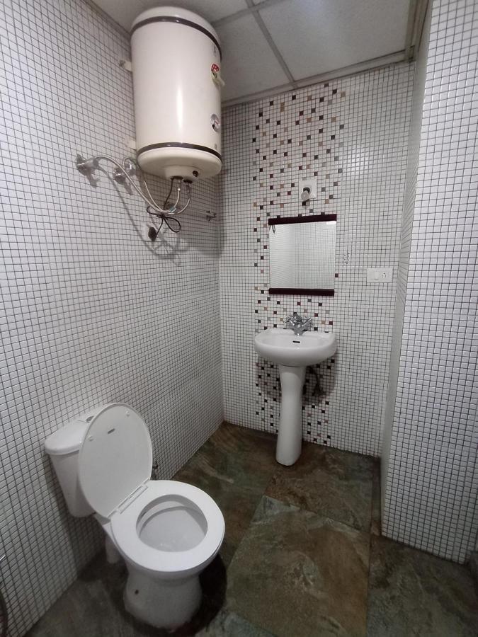 The Ile Hotel Srinagar  Bagian luar foto